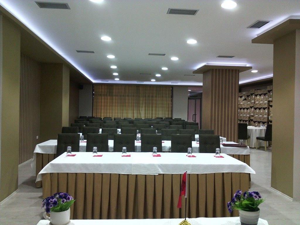 Hotel Pogradeci 외부 사진